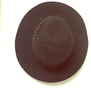 Wide brim hat